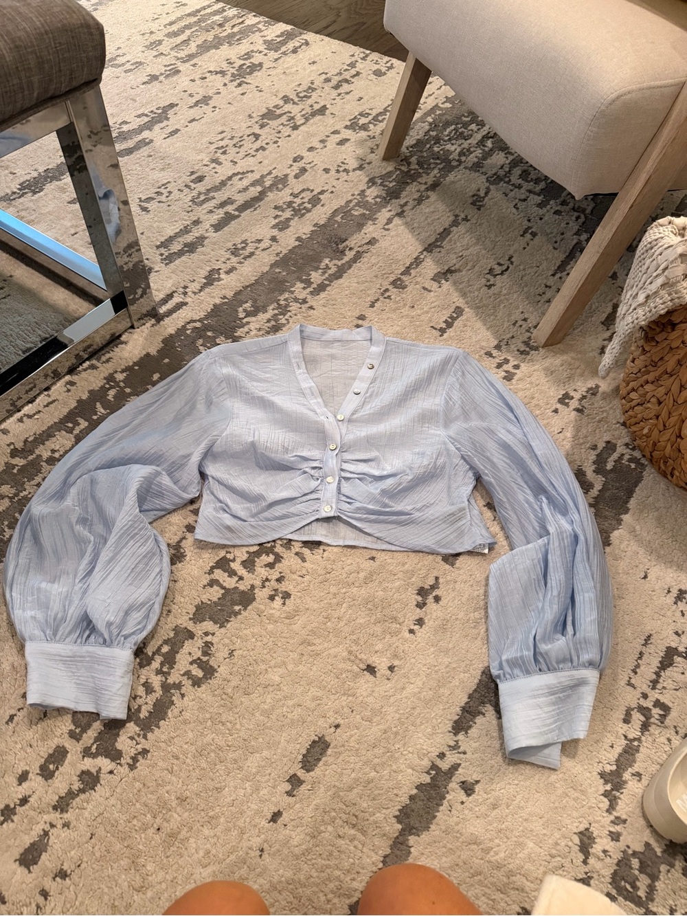 SHEIN Light Blue Cropped Button-Front Blouse with Puff Sleeves